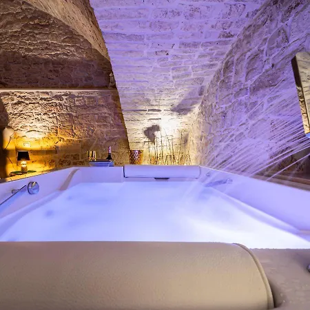 Gold Bed and breakfast 4*